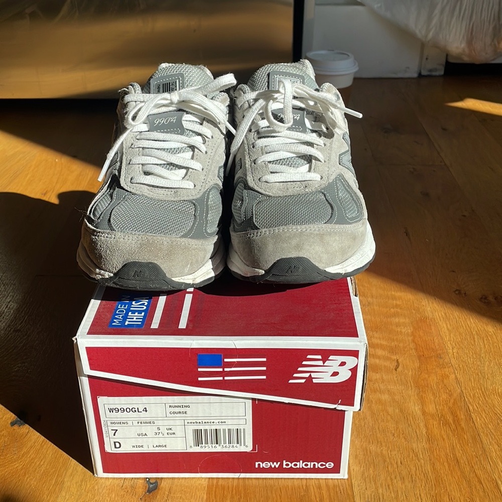 New Balance 990v4